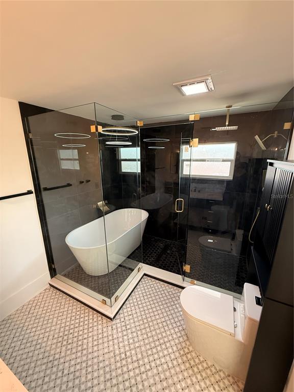 2729 West Union Street Tampa, FL 33607 - Photo 12 of 18 a bathroom with a sink a toilet and mirror