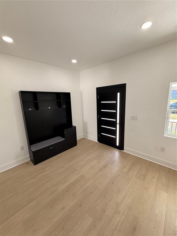 2729 West Union Street Tampa, FL 33607 - Photo 4 of 18 a view of an empty room with a window