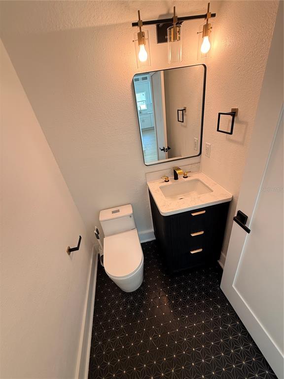2729 West Union Street Tampa, FL 33607 - Photo 5 of 18 a bathroom with a sink toilet and mirror