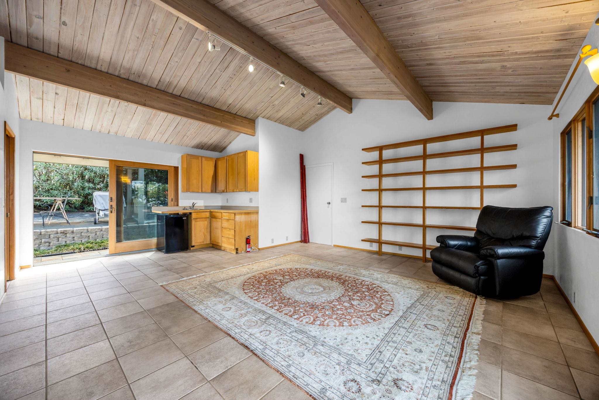 50 Poha Place Makawao, HI 96768 - Photo 34 of 50 a view of a livingroom with furniture and windows