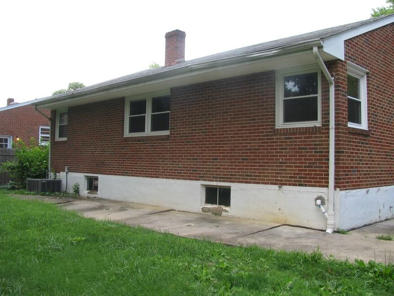 1916 Meadowbrook Road Northwest Roanoke, VA 24017 - Photo 11 of 13 REAR