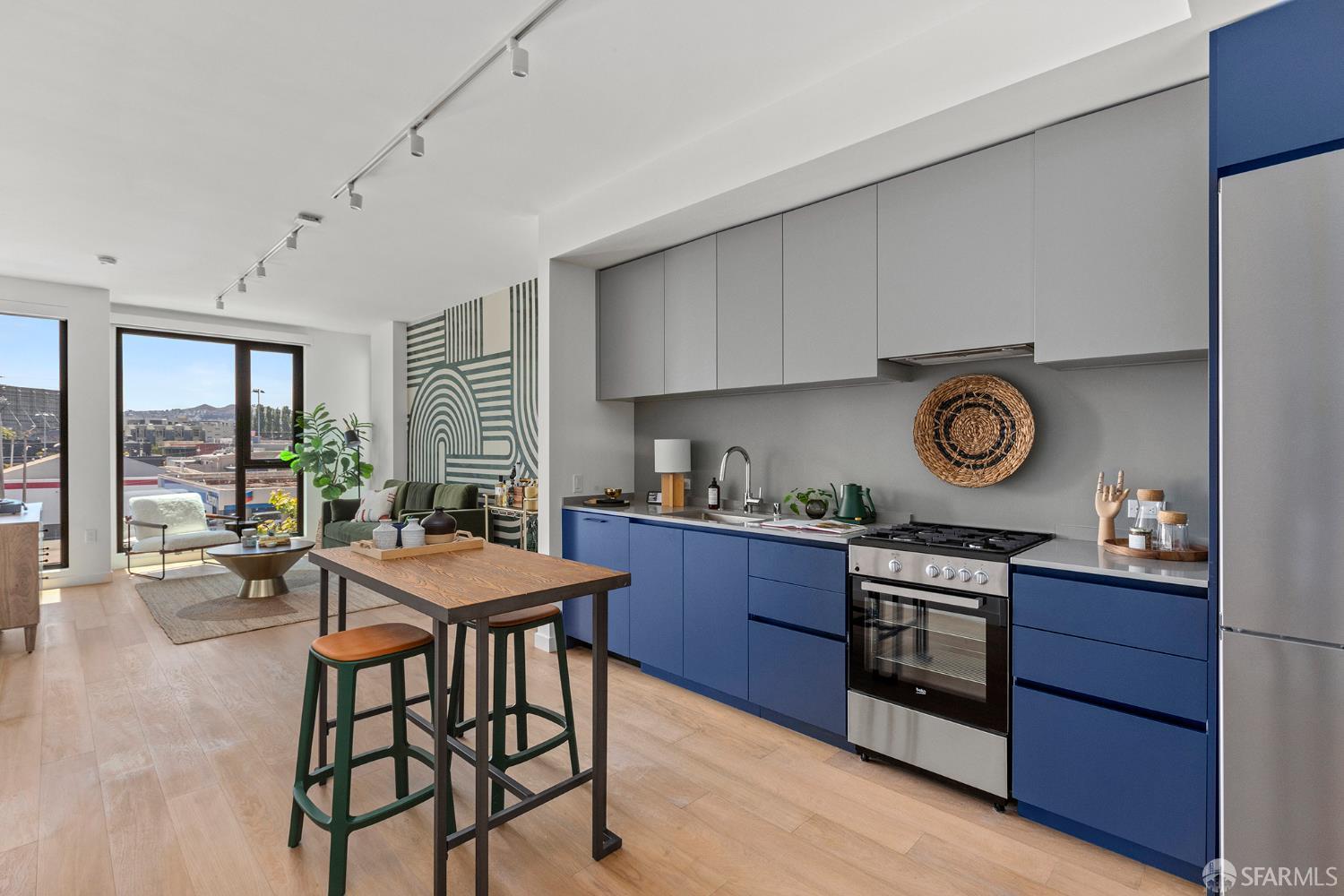 988 Harrison Street, Unit WA2 San Francisco, CA 94107 - Photo 2 of 13 a view of a kitchen with a dining table and chairs