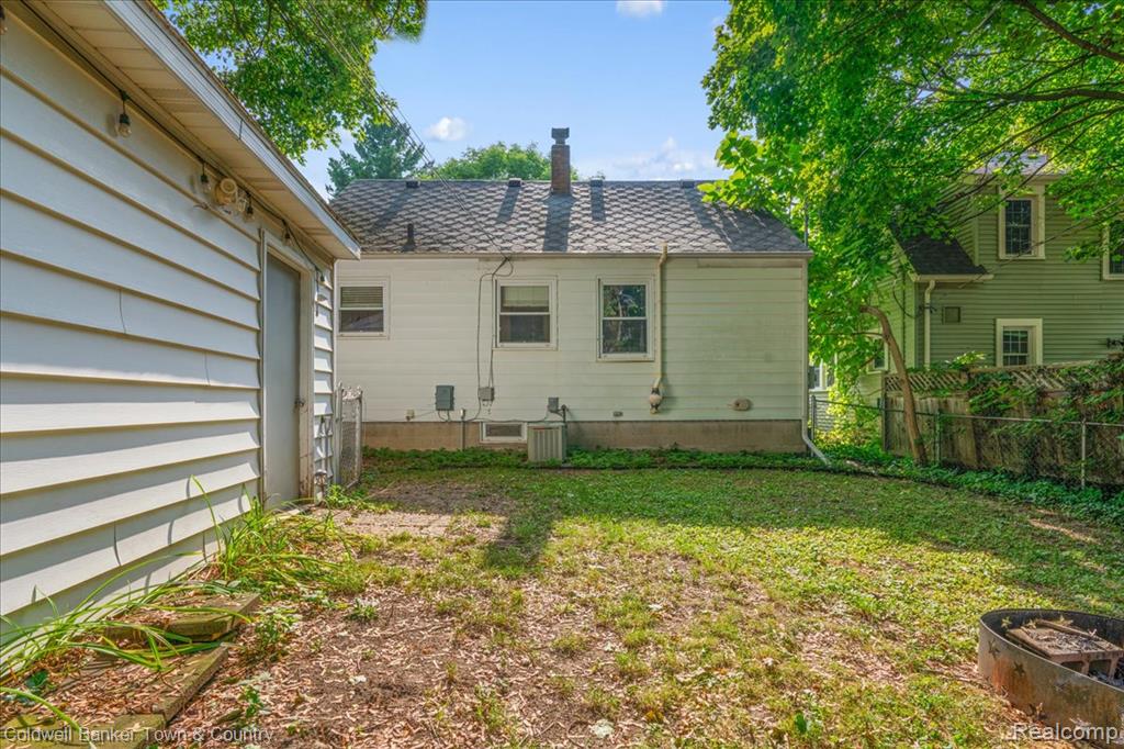 2307 Strathmore Road Lansing, MI 48910 - Photo 22 of 25