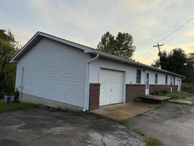 $899,000 | 101 Eastside Lane, Bedford, IN 47421