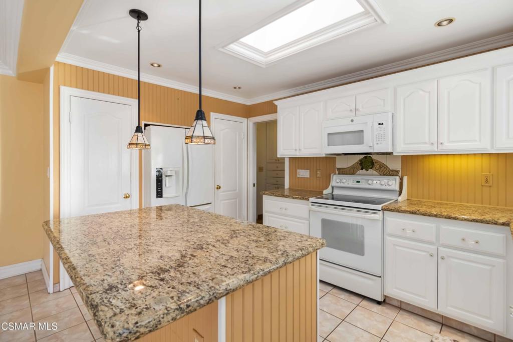 4776 El Prado Street Simi Valley, CA 93063 - Photo 12 of 39