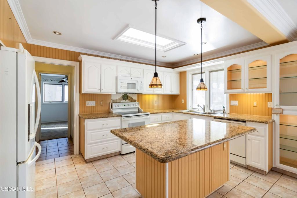 4776 El Prado Street Simi Valley, CA 93063 - Photo 10 of 39