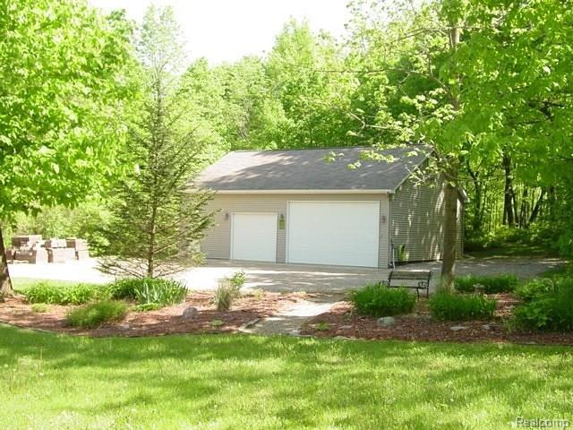 11010 Rustic Rdg Lane Fenton, MI 48430 - Photo 5 of 6 Rustic Ridge Pole Barn.JPG