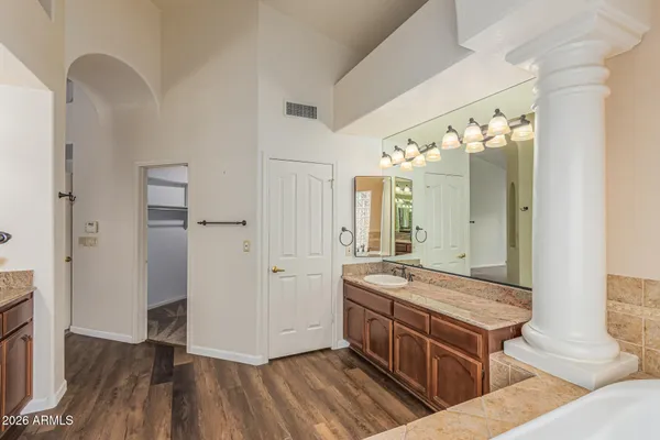 a view of empty room with refrigerator and ceiling fan