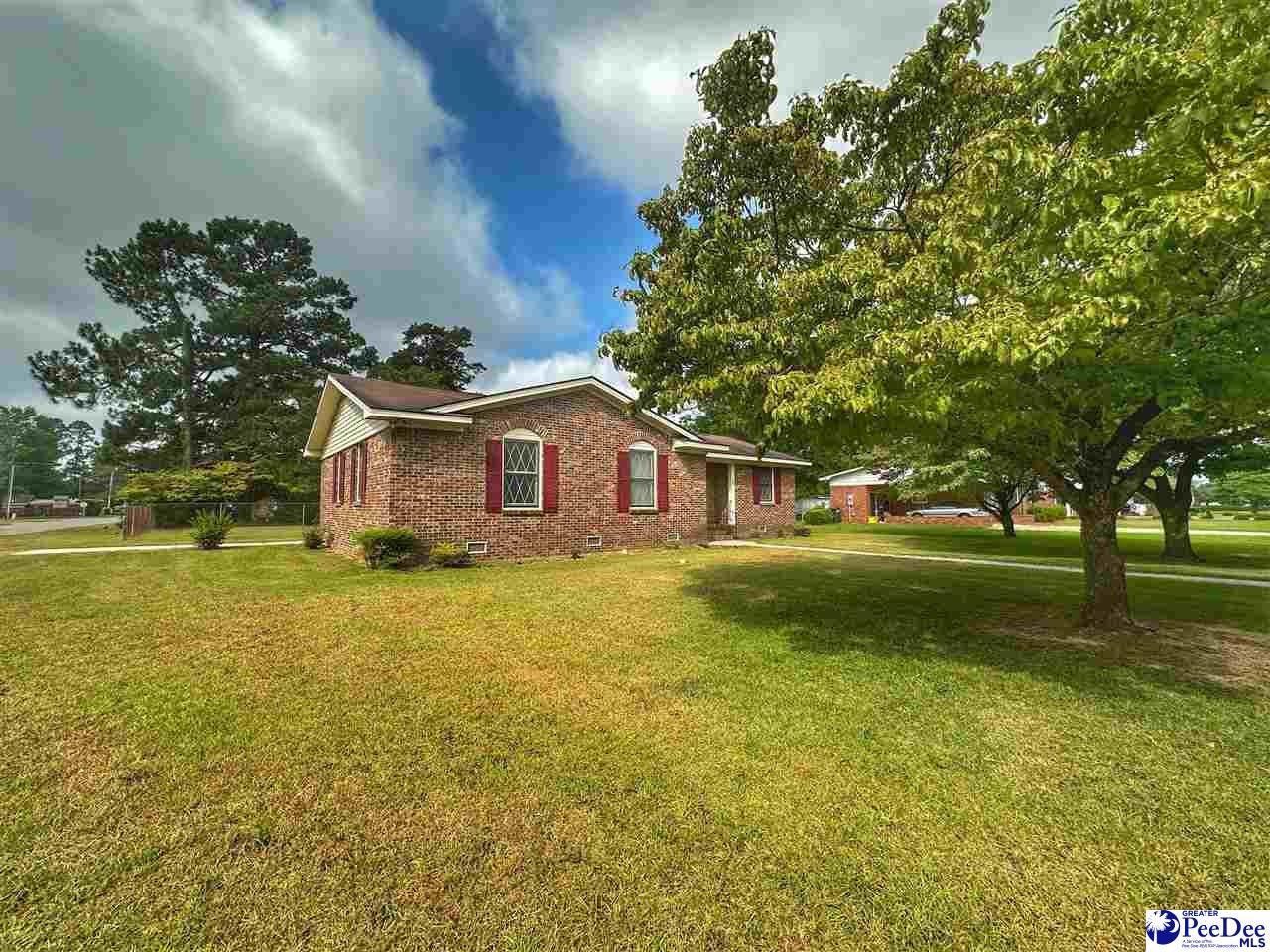 910 East Madison Street Dillon, SC 29536 - Photo 3 of 51 Gallery Image 3