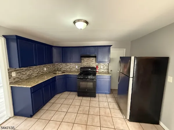 $2,400 | 244 1st Street, Elizabeth Port, NJ 07206