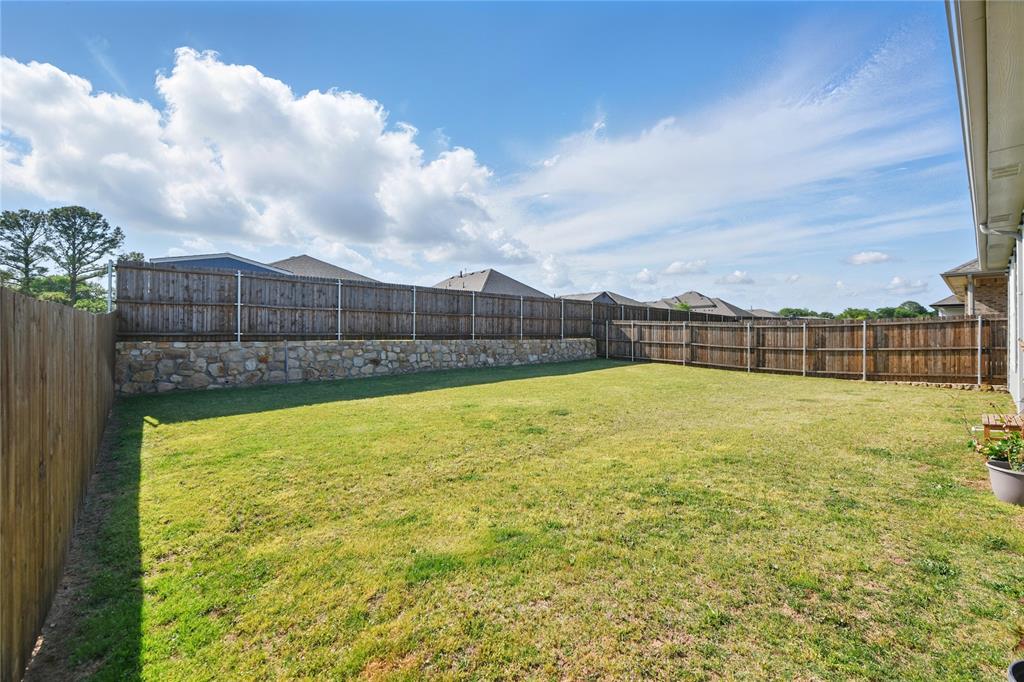 2304 Blackcap Street Denton, TX 76205 - Photo 4 of 40