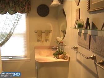 2000 Surrey Road Oreland, PA 19075 - Photo 12 of 12 Bathroom