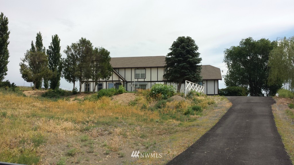 1953 Dodson Road Northwest Moses Lake, WA 98837 - Photo 1 of 24 Gallery Image 1