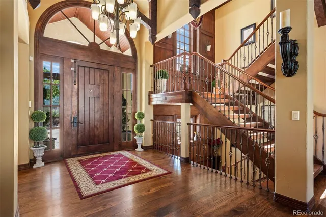 a view of entryway with a front door