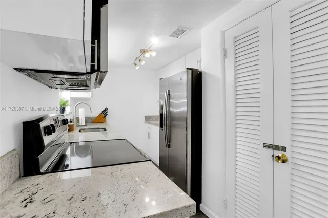 $315,000 | 1732 Meridian Avenue, Unit 202, Miami Beach, FL 33139