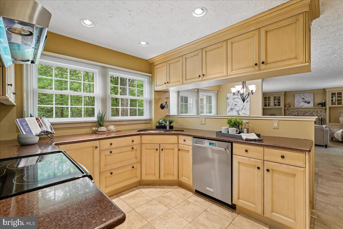 12651 Thunder Chase Drive Reston, VA 20191 - Photo 13 of 60