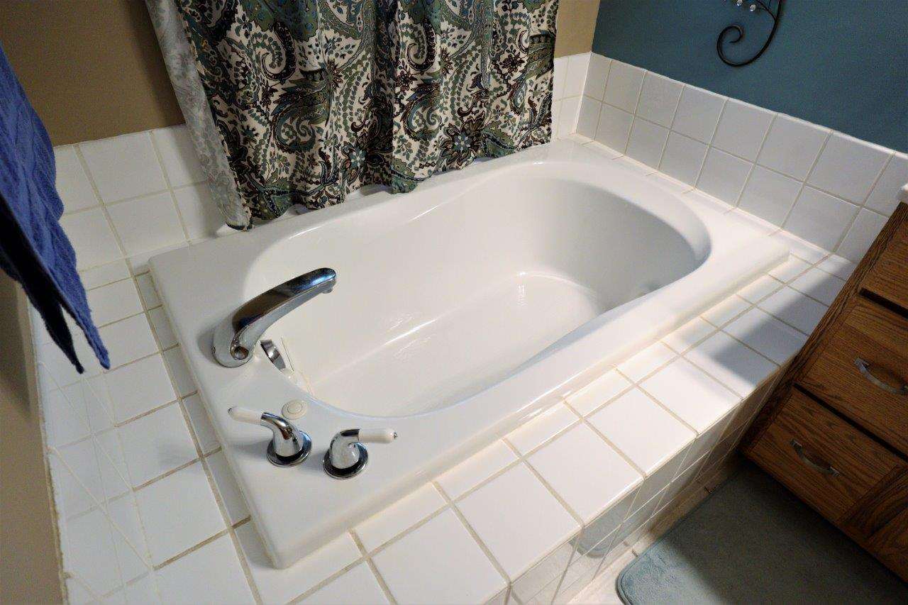2317 Antler Ridge Drive Dubuque, IA 52002 - Photo 10 of 24 Gallery Image 10