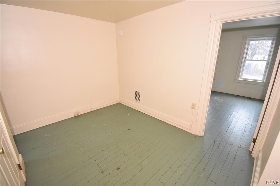 43 South Warren Street Easton, PA 18042 - Photo 10 of 13 an empty room with a window