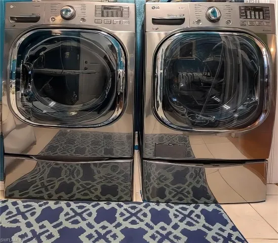 a view of a livingroom with furniture