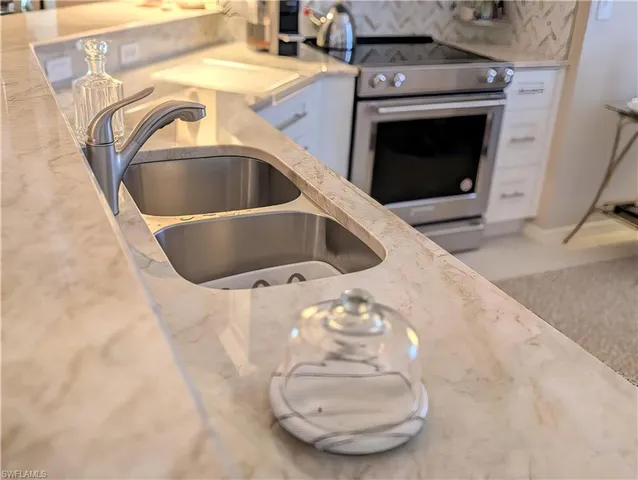 a close view of a fireplace in a room