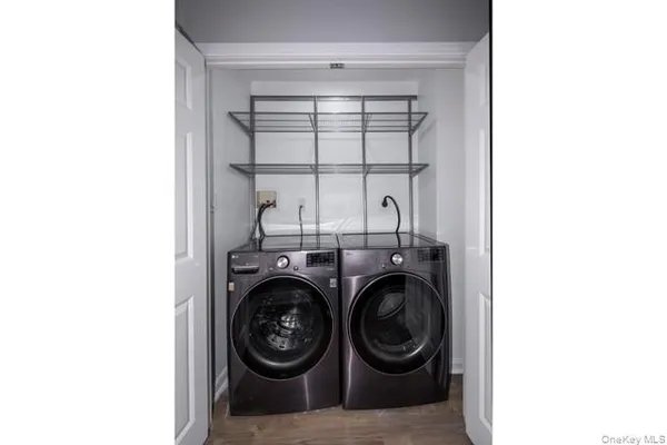 a view of livingroom with washer and dryer