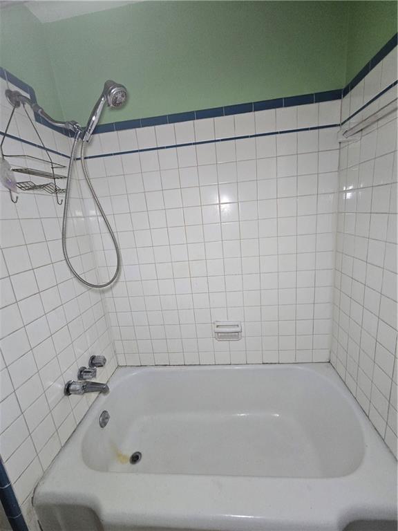 717 8th Avenue Albany, GA 31701 - Photo 20 of 25 a bathroom with a bath tub with a shower