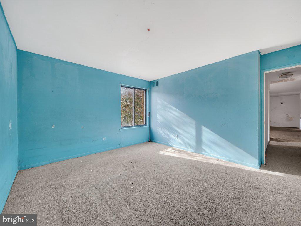 9635 White Acre Road, Unit B2 Columbia, MD 21045 - Photo 20 of 31 a view of an empty room with a window