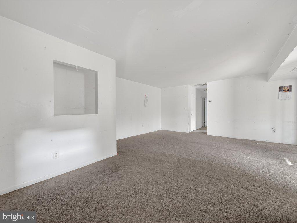 9635 White Acre Road, Unit B2 Columbia, MD 21045 - Photo 8 of 31 a view of empty room