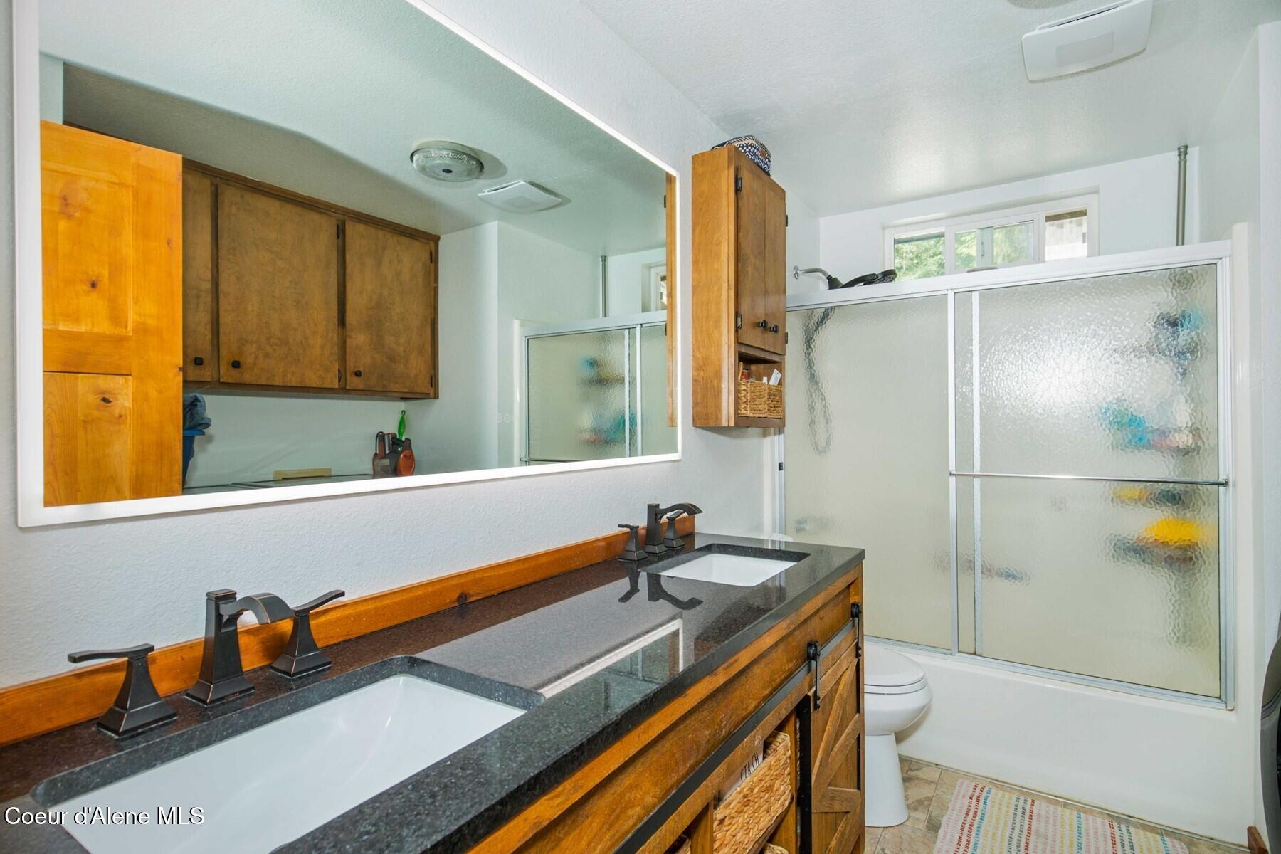 1042 North Wrenco Road Sandpoint, ID 83864 - Photo 6 of 41 Full Bath with Laundry