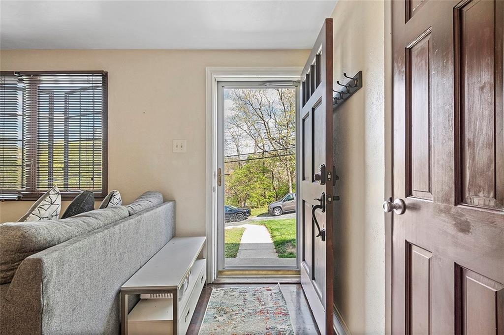 204 Olympic Road Pittsburgh, PA 15236 - Photo 3 of 25 Gallery Image 3