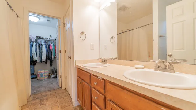a en suite bathroom with a sink and a mirror