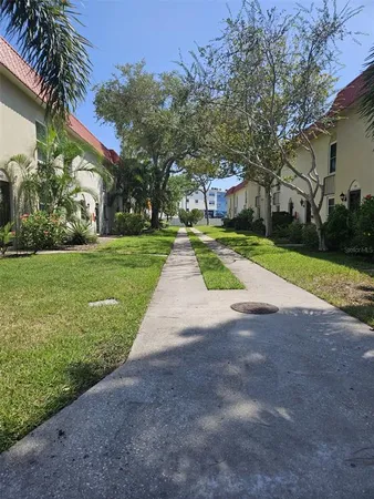 $2,000 | 2700 Bayshore Boulevard, Unit 2B, Dunedin, FL 34698