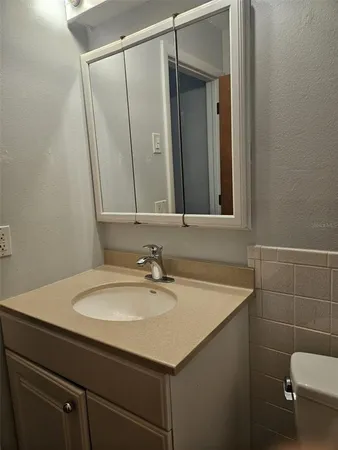 $2,000 | 2700 Bayshore Boulevard, Unit 2B, Dunedin, FL 34698