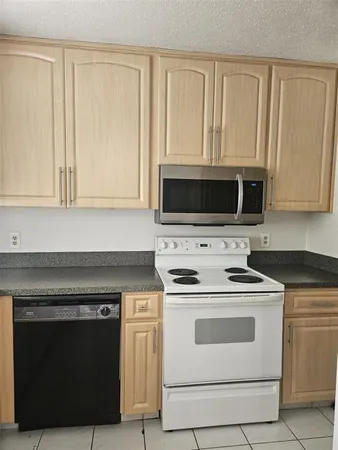 $2,000 | 2700 Bayshore Boulevard, Unit 2B, Dunedin, FL 34698