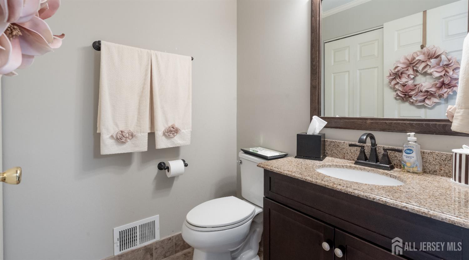 2008 Ridgeview Court Sayreville, NJ 08859 - Photo 11 of 27 Gallery Image 11