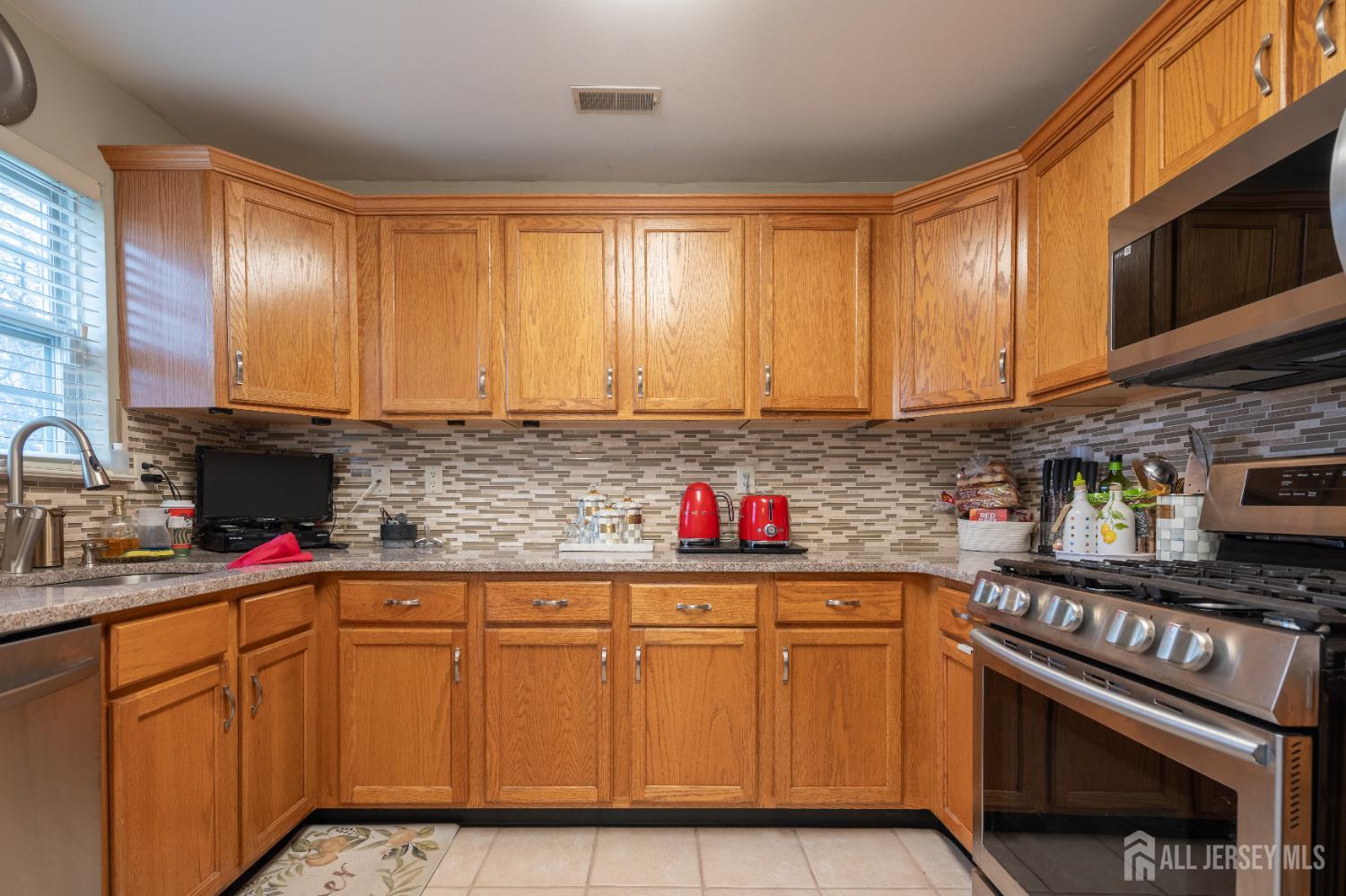 2008 Ridgeview Court Sayreville, NJ 08859 - Photo 13 of 27 Gallery Image 13