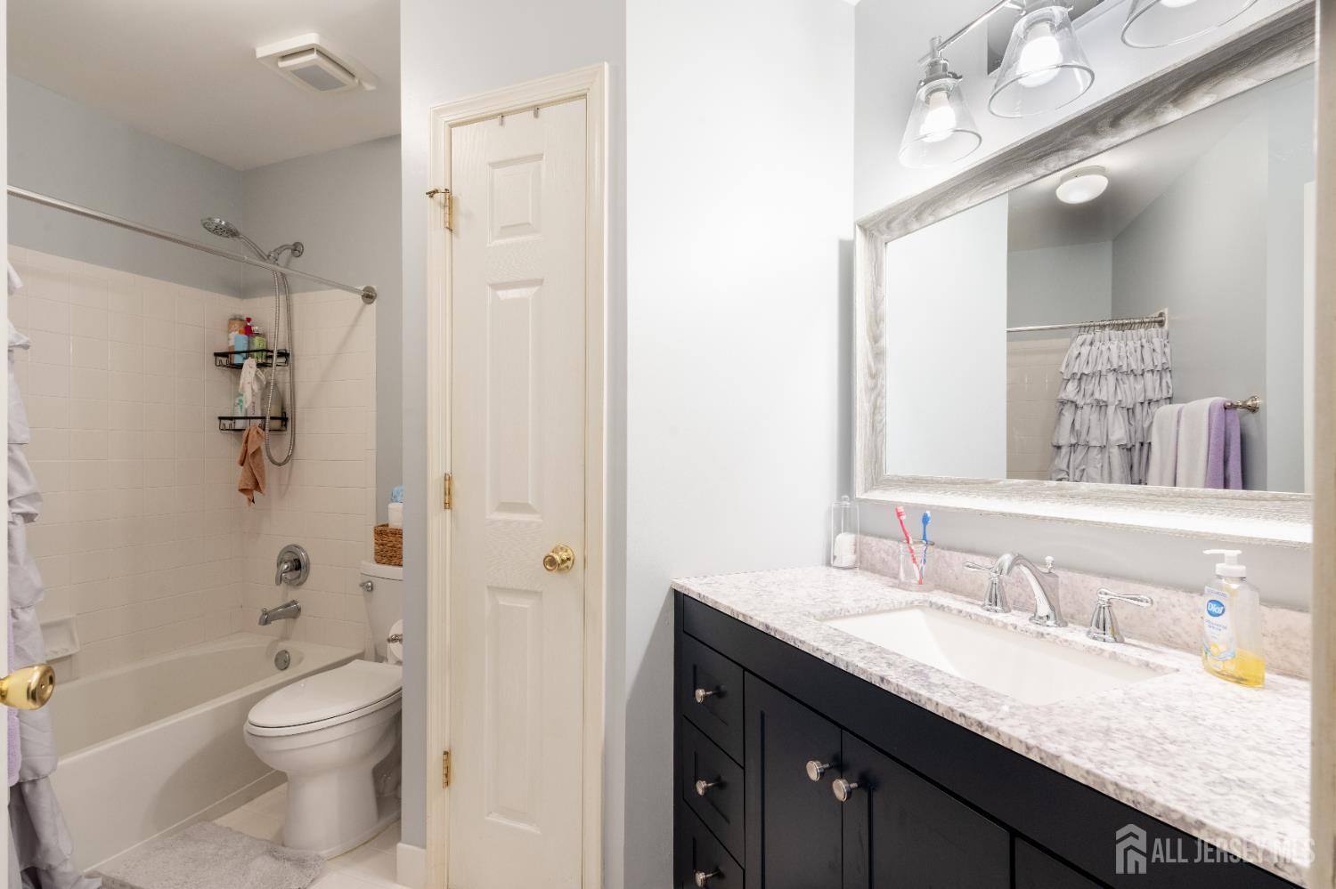 2008 Ridgeview Court Sayreville, NJ 08859 - Photo 18 of 27 Gallery Image 18