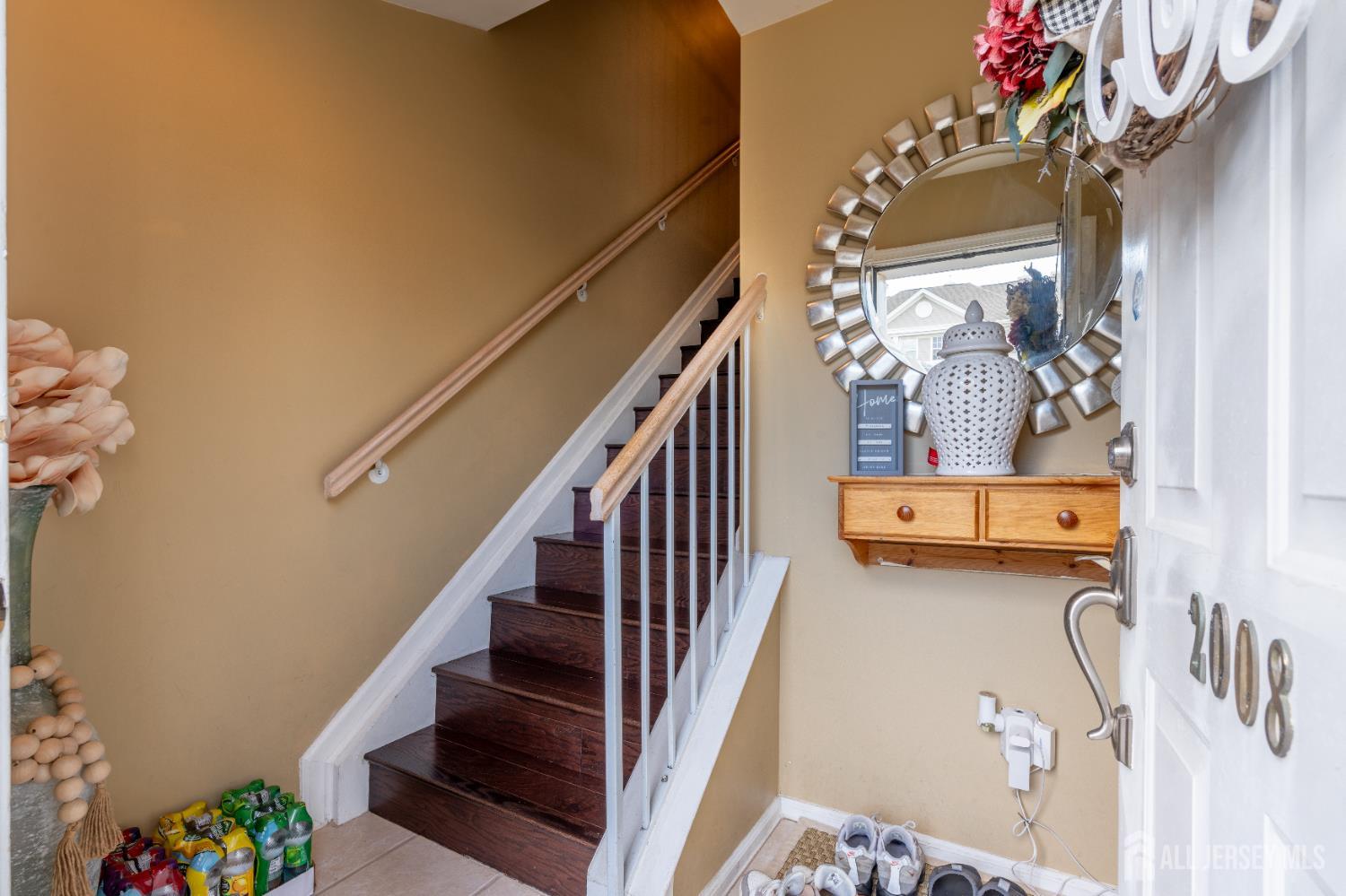 2008 Ridgeview Court Sayreville, NJ 08859 - Photo 5 of 27 Gallery Image 5