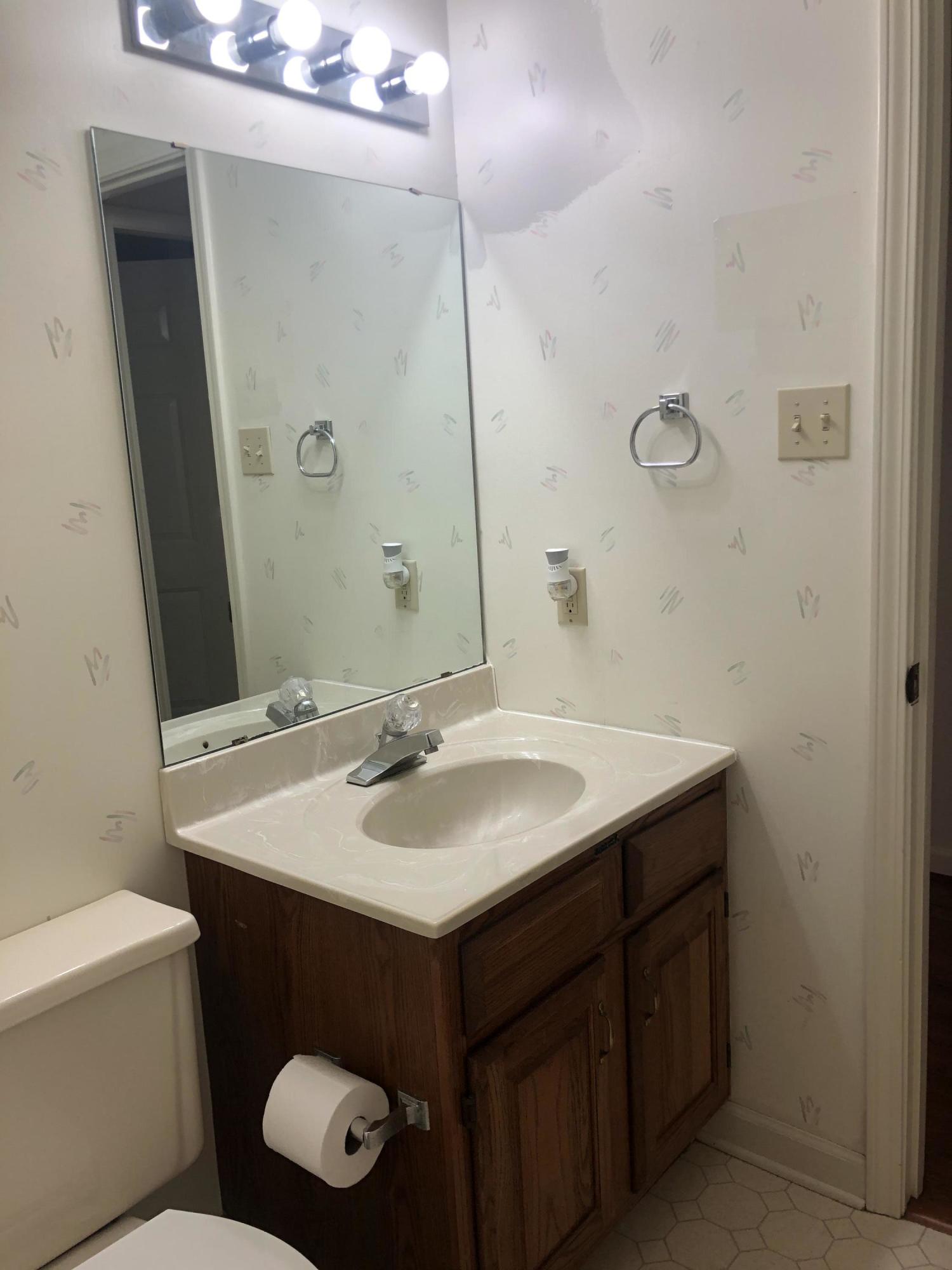 104 Greywood Place Oak Ridge, TN 37830 - Photo 10 of 18 Main Level Powder Room