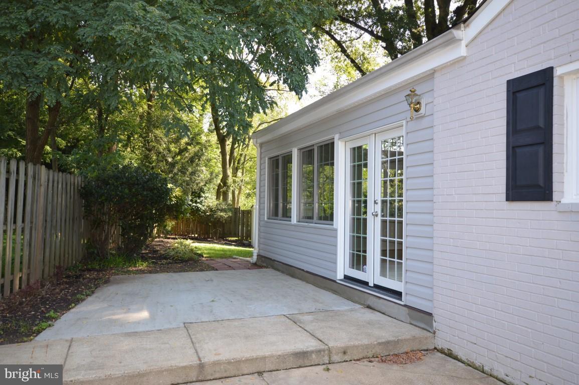 5507 Gardner Place Springfield, VA 22151 - Photo 22 of 24 Side Entrance