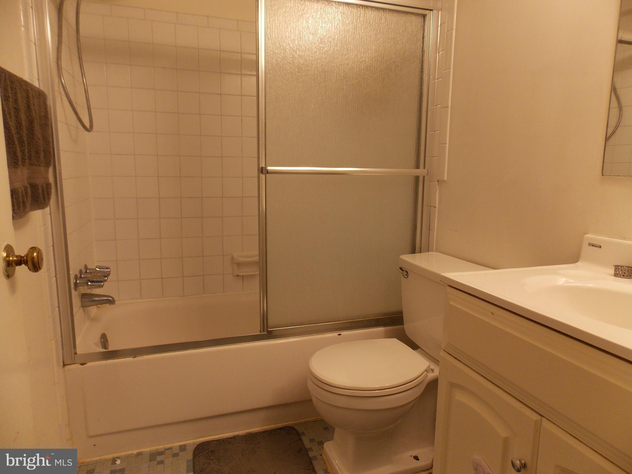 5901 Kingsford Road, Unit 436 Springfield, VA 22152 - Photo 13 of 22 Hall full bath