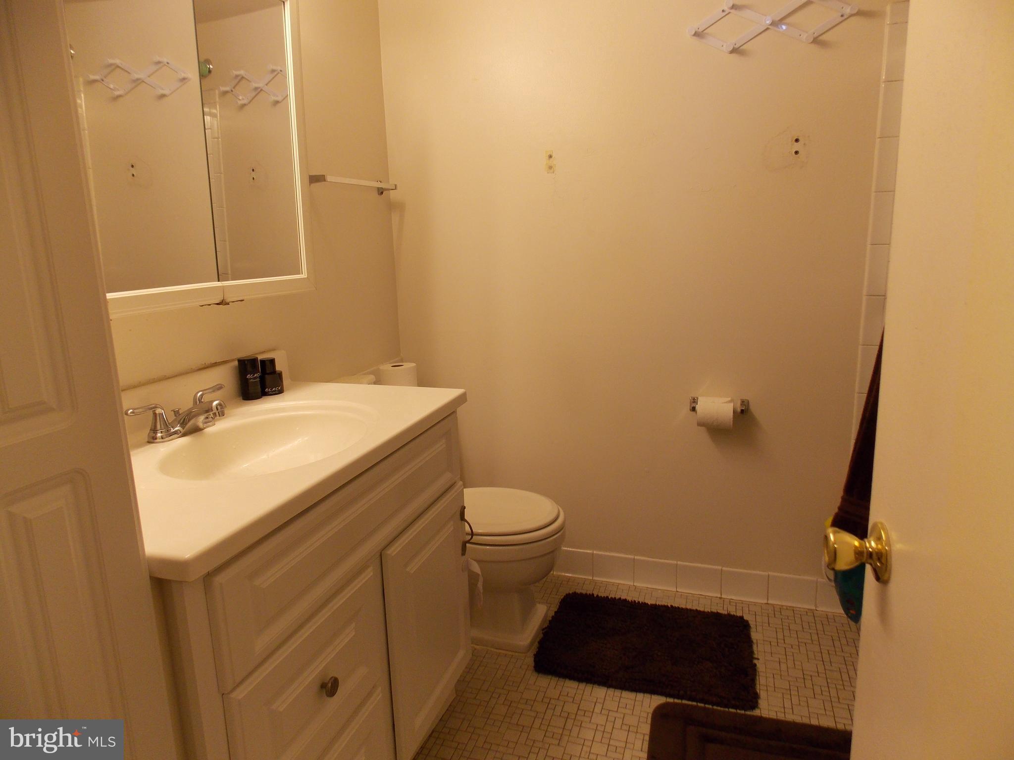 5901 Kingsford Road, Unit 436 Springfield, VA 22152 - Photo 17 of 22 Bath (Master)