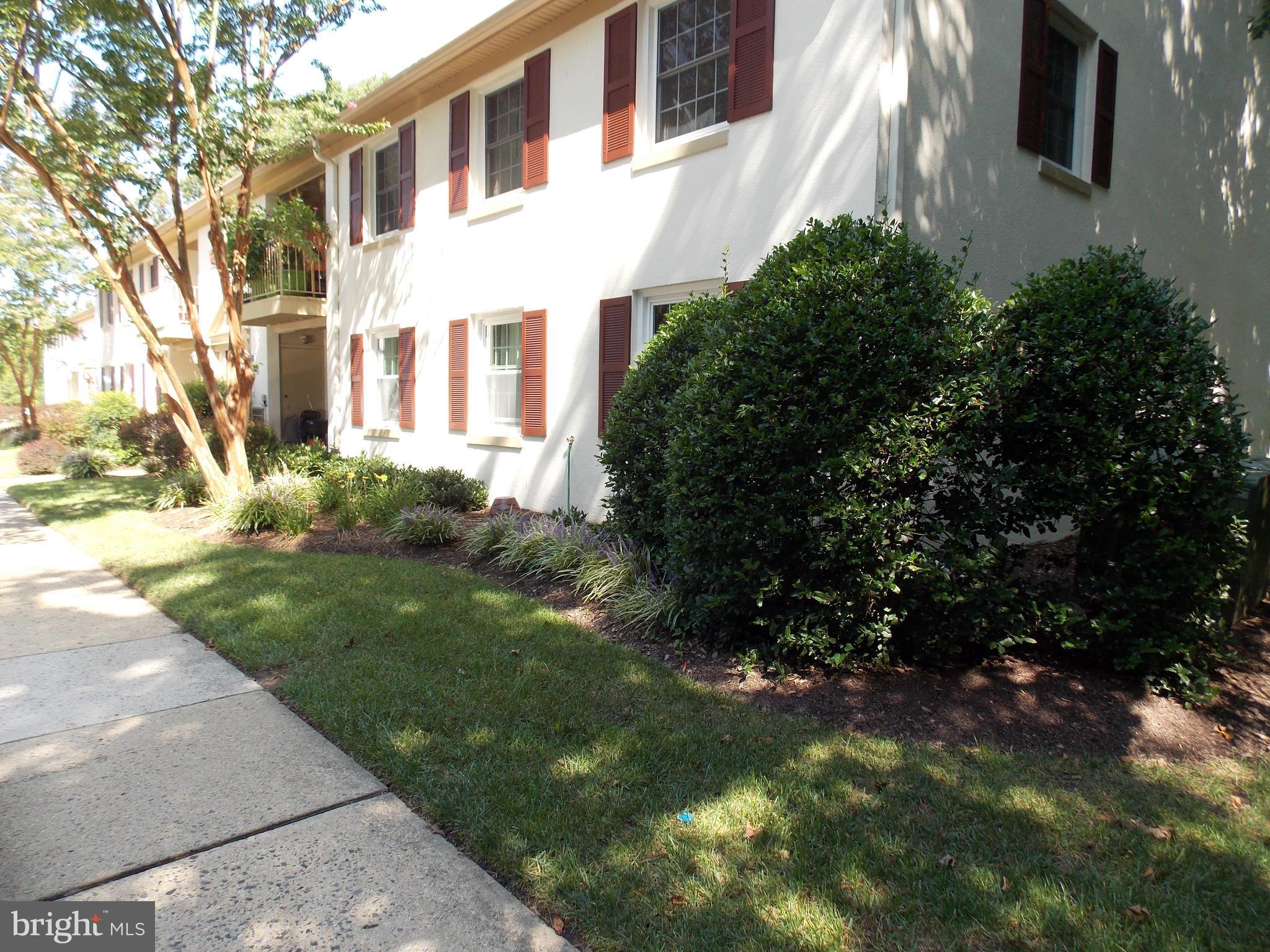 5901 Kingsford Road, Unit 436 Springfield, VA 22152 - Photo 3 of 22 Extra large living