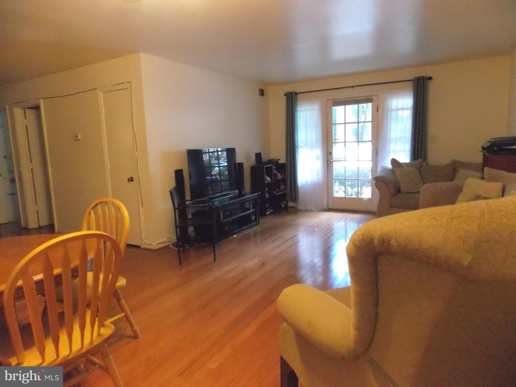 5901 Kingsford Road, Unit 436 Springfield, VA 22152 - Photo 5 of 22 Bright morning sun