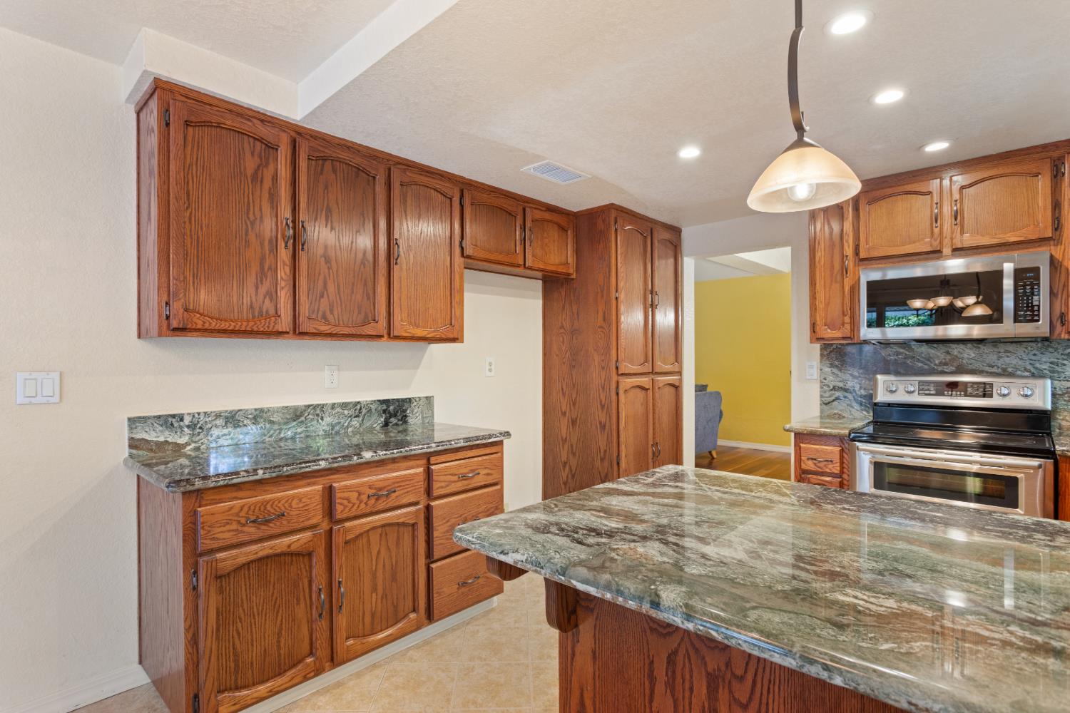 9967 River Mist Way Rancho Cordova, CA 95670 - Photo 10 of 40 Gallery Image 10