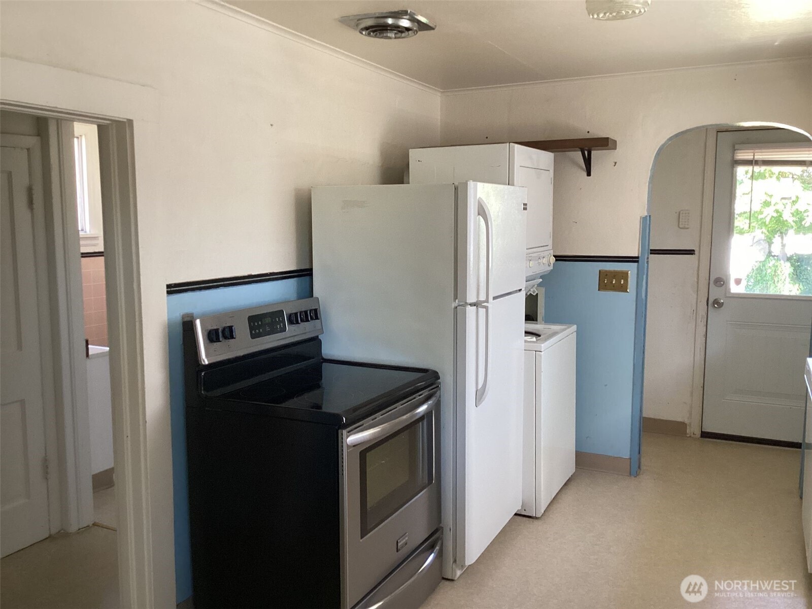 2219 Rockefeller Avenue, Unit A Everett, WA 98201 - Photo 3 of 11