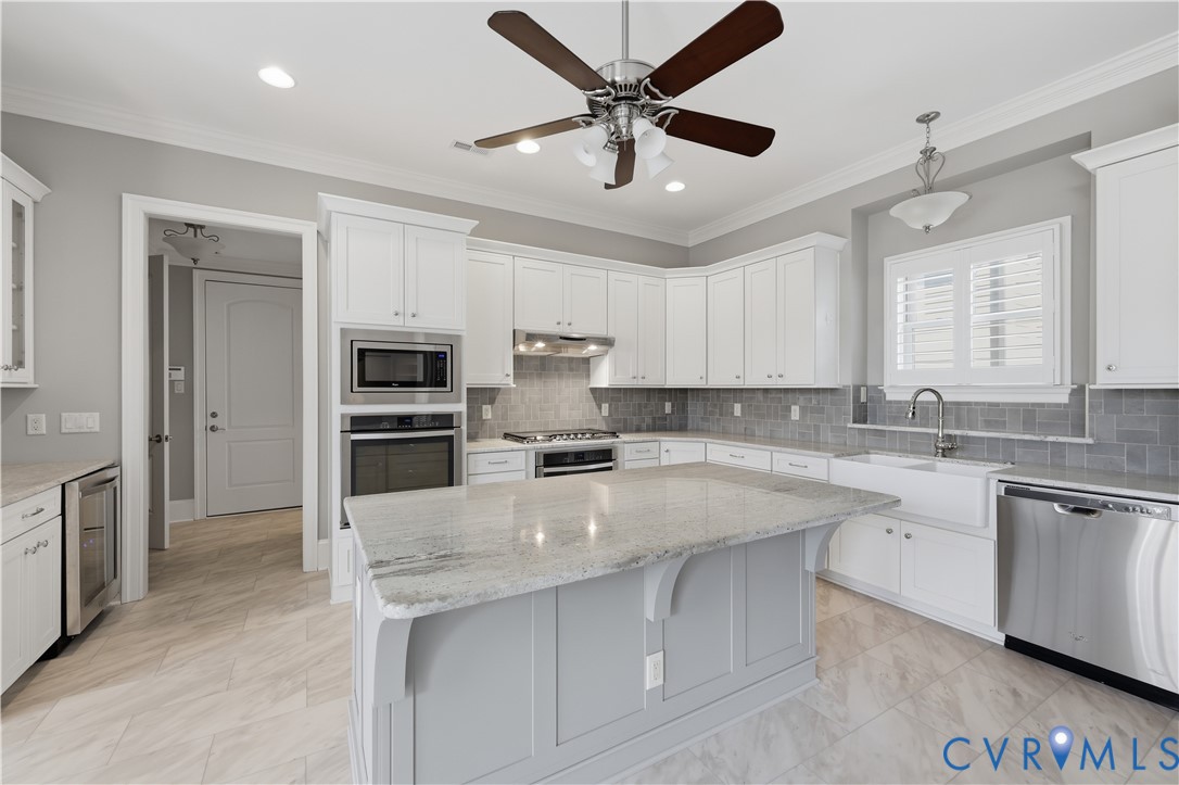 453 Bel Bridge Circle Midlothian, VA 23113 - Photo 22 of 39 This Kitchen is very efficient!