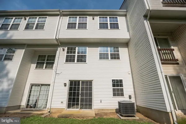 $2,100 | 8549 E Street, Chesapeake Beach, MD 20732