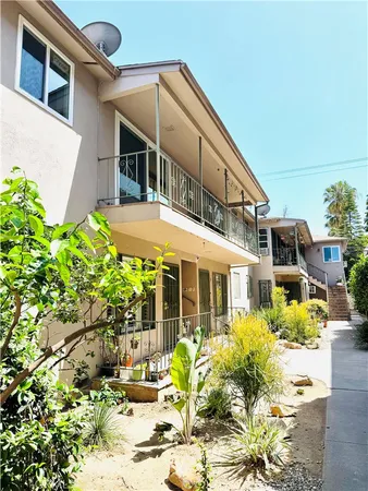 $379,000 | 1250 East 3rd Street, Unit 8, Long Beach, CA 90802