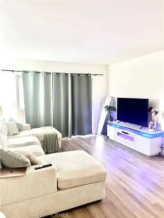 $379,000 | 1250 East 3rd Street, Unit 8, Long Beach, CA 90802